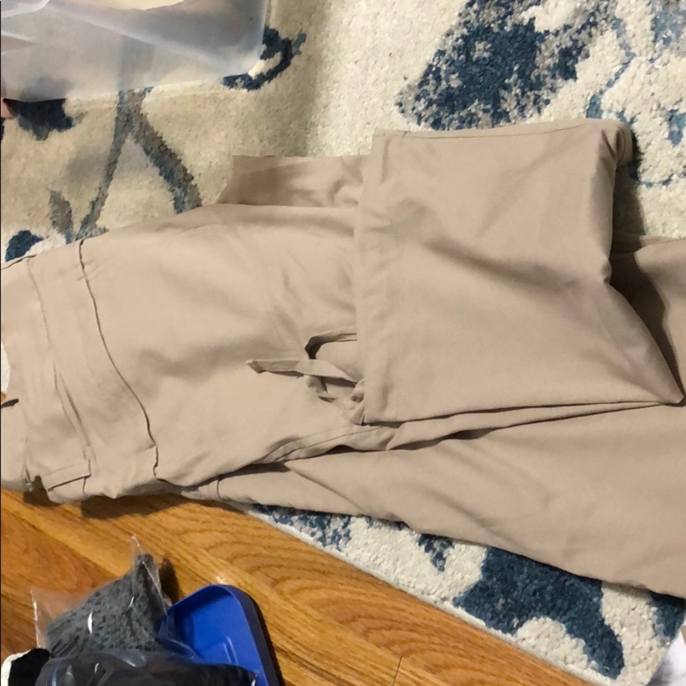 Magellan size large khaki capris